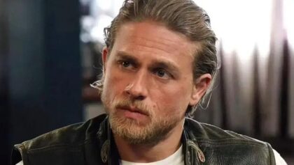 Fotos de Charlie Hunnam como Ed Gein na série Monster