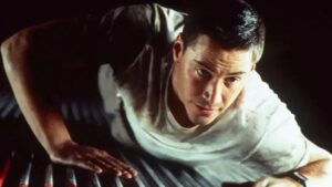 Keanu Reeves em Speed: O thriller de ação que volta ao streaming!