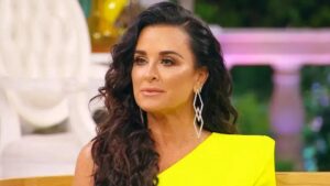 Kyle Richards Reage à Substituição de Sua Foto por Mauricio