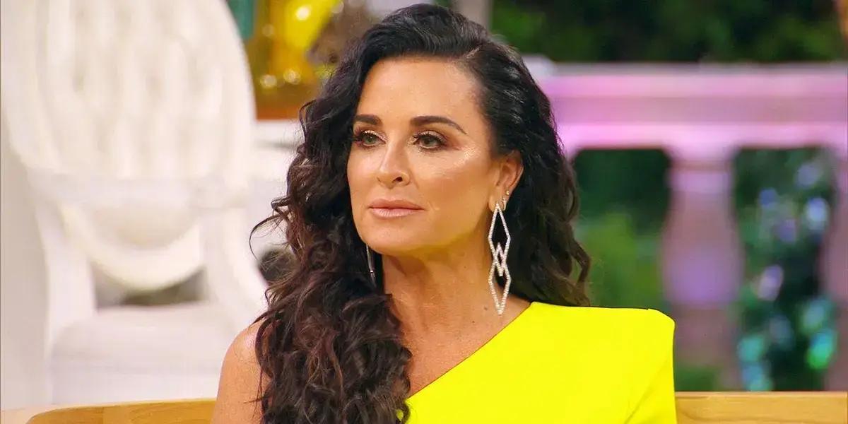 Kyle Richards Reage à Substituição de Sua Foto por Mauricio