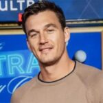 Tyler Cameron da Bachelorette é criticado por mensagem privada