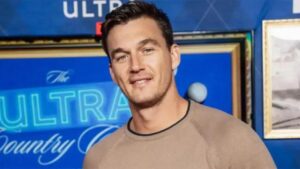 Tyler Cameron da Bachelorette é criticado por mensagem privada