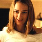 Keira Knightley revela que cena dos cartões em Love Actually era 'estranha'