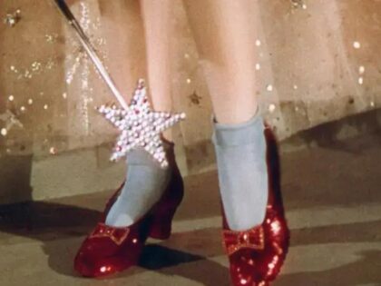 Ruby slippers de Judy Garland são vendidos por 28 milhões de dólares