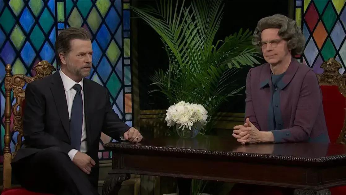 SNL: Dana Carvey retorna como a Church Lady para criticar David Spade