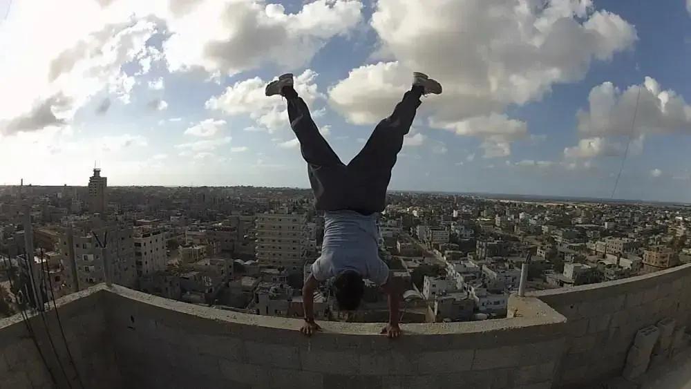 Yalla Parkour: a review sobre os atletas de Gaza que desafiam a gravidade